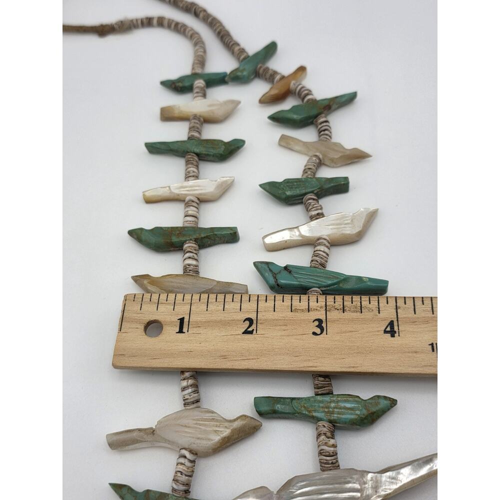 VINTAGE NATIVE AMERICAN TURQUOISE MOTHER OF PEARL SHELL HEISHI CARVED NECKLACE - Picture 8 of 16